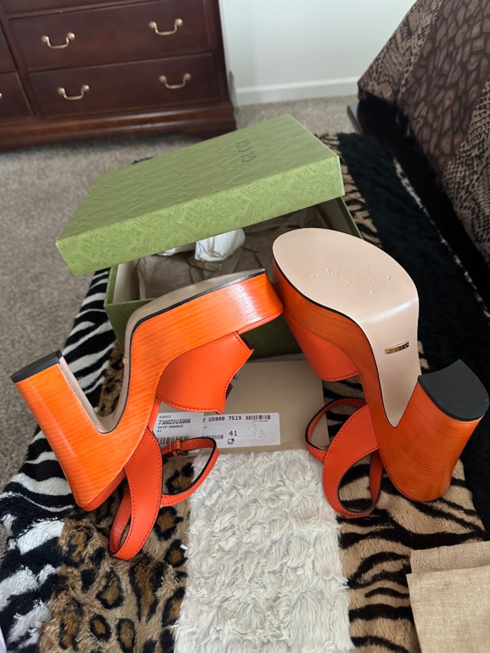 Gucci : Interlocking G Cutout Platform Sandals - Picture 2 of 10